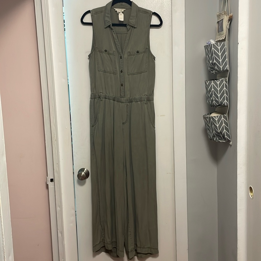 Sleeveless jumpsuit